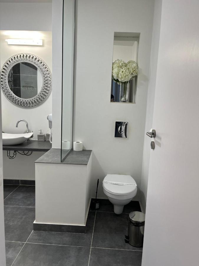 Metropole Apartments Old Town Бухарест Экстерьер фото