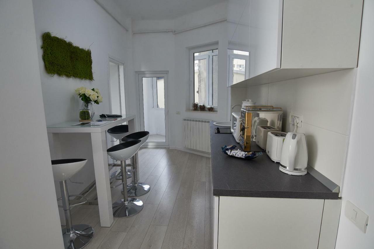 Metropole Apartments Old Town Бухарест Экстерьер фото