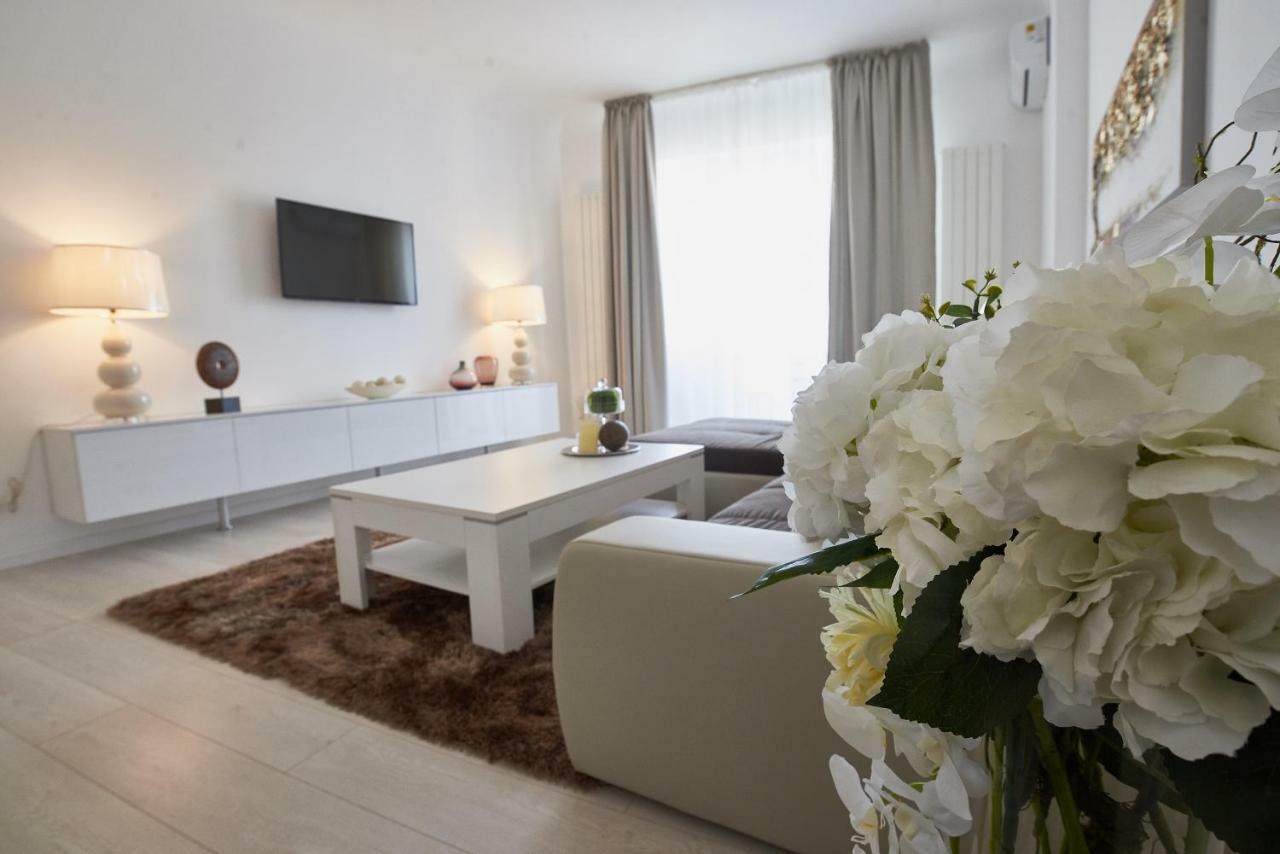 Metropole Apartments Old Town Бухарест Экстерьер фото