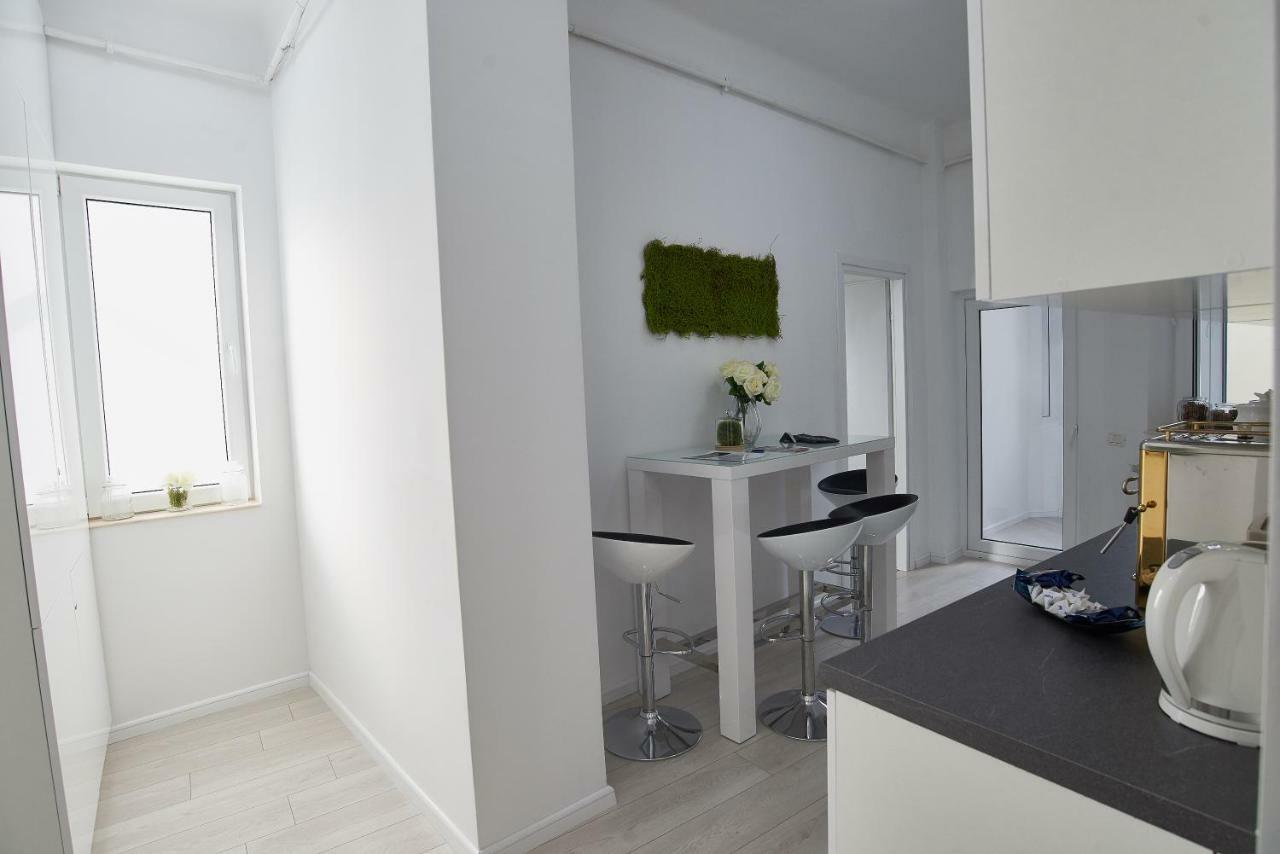 Metropole Apartments Old Town Бухарест Экстерьер фото