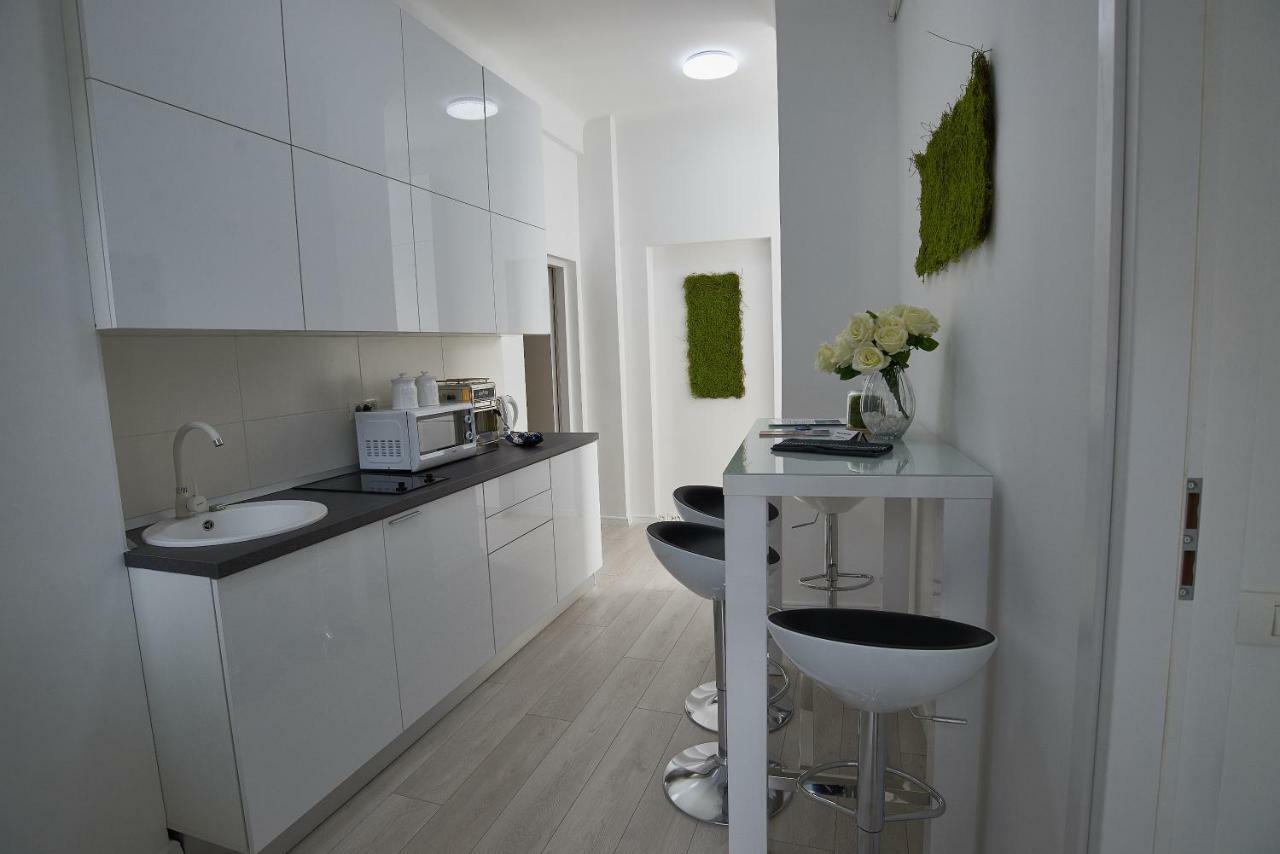 Metropole Apartments Old Town Бухарест Экстерьер фото